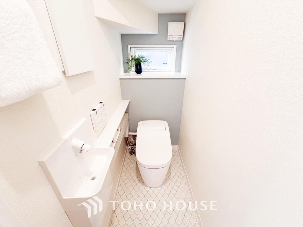 お掃除もラクラクな節水型トイレを設置