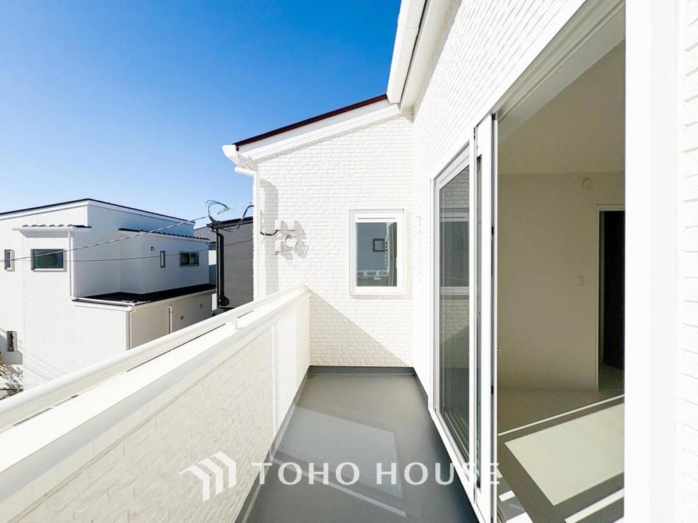 太陽に愛された邸は、陽当り、通風に優れた魅力的で快適さを追求した邸宅です。