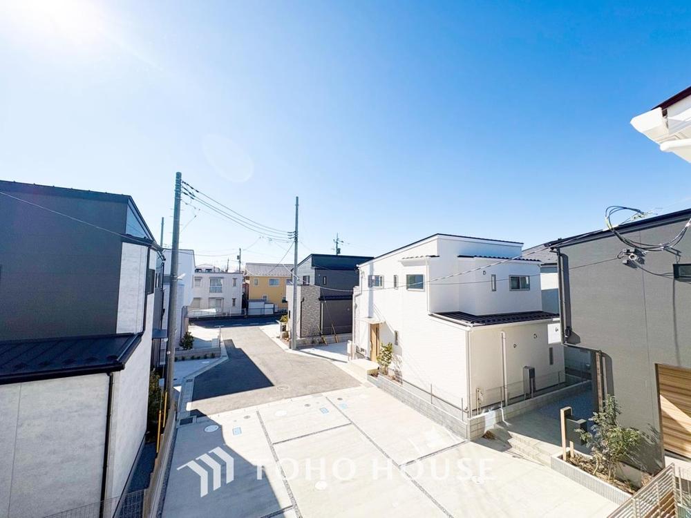 その豊かな眺望にふさわしい空間には、通風・採光にも優れ、心地よい光と風があふれています。