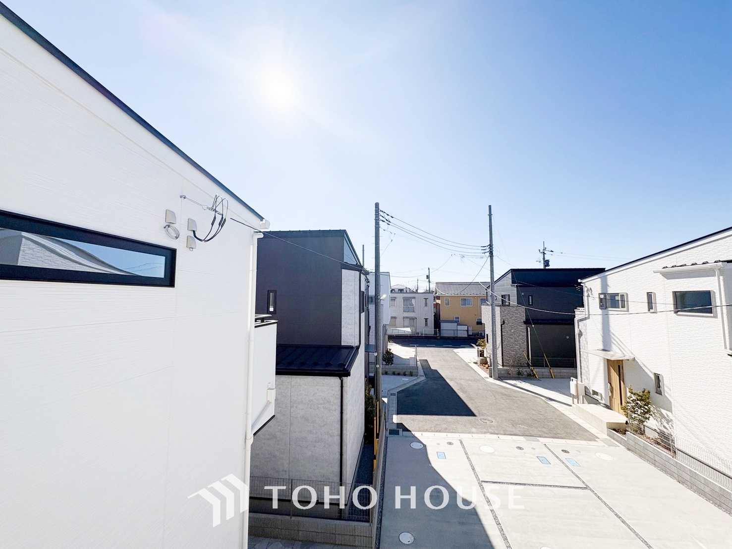 頬をなでる優しい風を感じることが出来るバルコニー。つい深呼吸をしたくなる気持ちの良い眺望です。