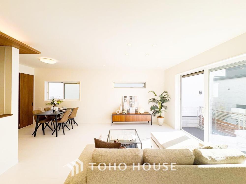 ＬＤＫでは家族が集まり、明るく穏やかな空気のなかで飲んだり、食べたり、笑ったり。