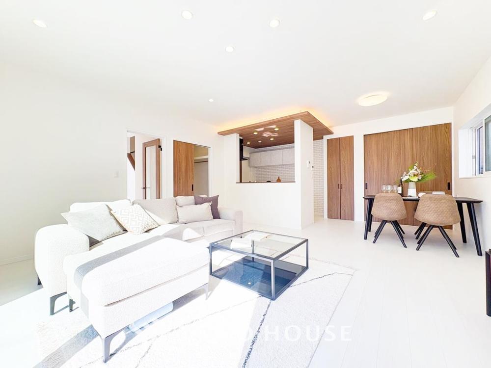 ホワイトナチュラルのテイストが、自然体で過ごせる心地良さを生み出しています。