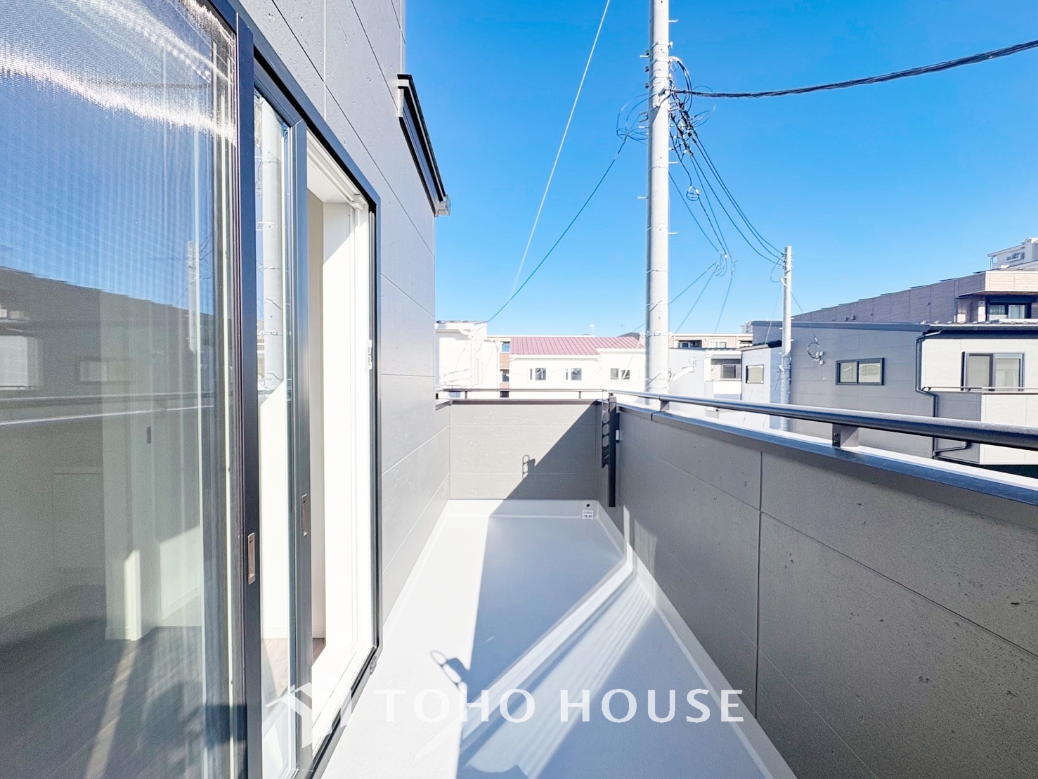 太陽に愛された邸は、陽当り、通風に優れた魅力的で快適さを追求した邸宅です。