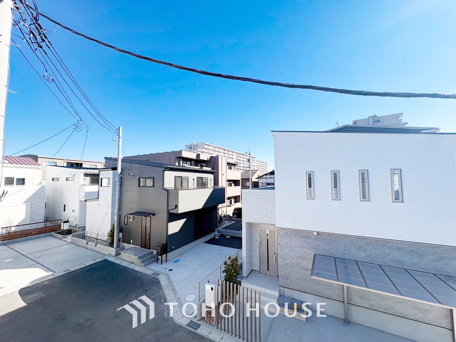 頬をなでる優しい風を感じることが出来るバルコニー。つい深呼吸をしたくなる気持ちの良い眺望です。