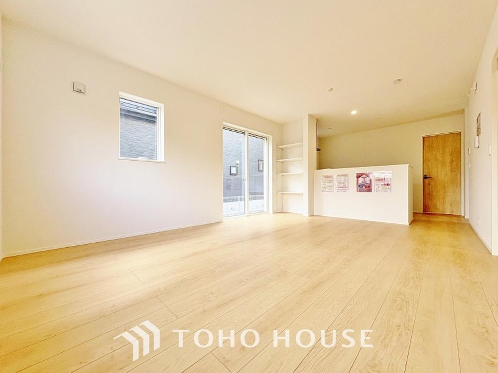 光と風があふれる開放的なリビングダイニングには自然と家族みんなが集まってきます。