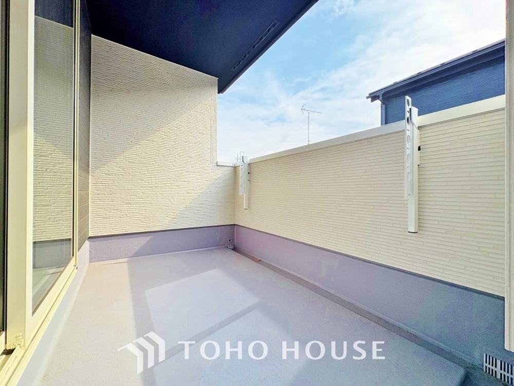 手を伸ばせば、ふれることが出来そうな環境が、そのままインテリアになったような印象です。