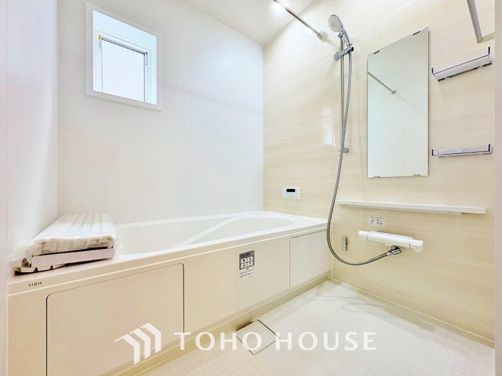 一日の疲れを癒すための心地よいバスタイムを演出する浴室はゆとりあるサイズを採用。