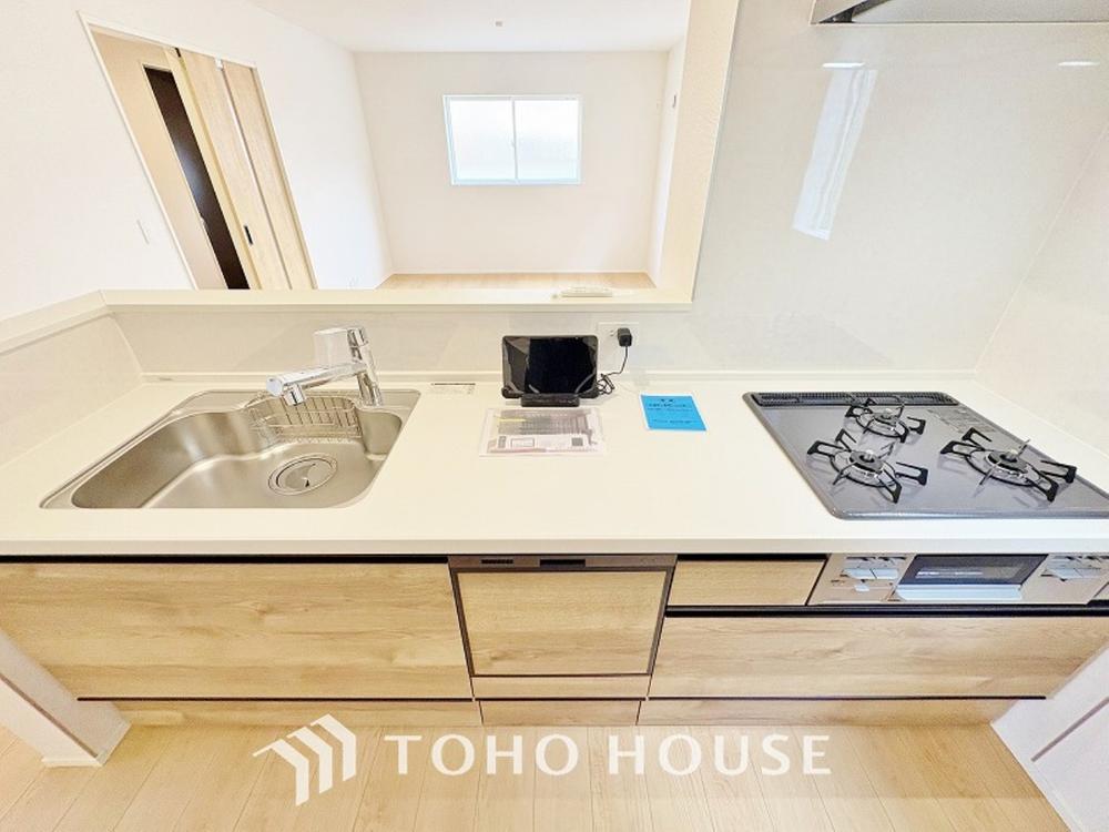 美しく、使いやすい、キッチン空間。優しい温もりを醸し出すキッチンは料理の為の配慮を随所に注ぎました。