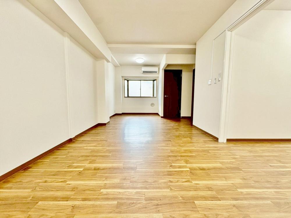 住まう方でカスタマイズしていただけるシンプルなデザインの内装。ご自身で素敵な空間を創り上げられます。