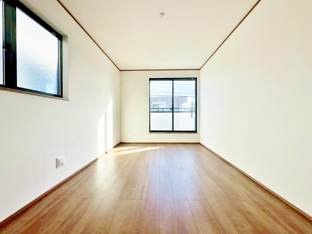 白を基調とした室内は、明るい住空間を造り出すだけでなく、清潔感をもたらしてくれます。