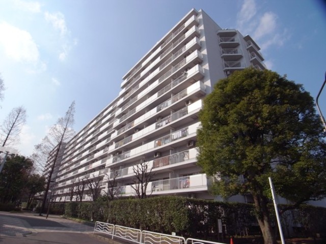 【自宅の建て替えに伴い、住まいを購入しようと決めました】~飯塚さんは不動産の知識が豊富で、レスポンスも早かったので不安に思うことなく引き渡しまで終えることができました。~