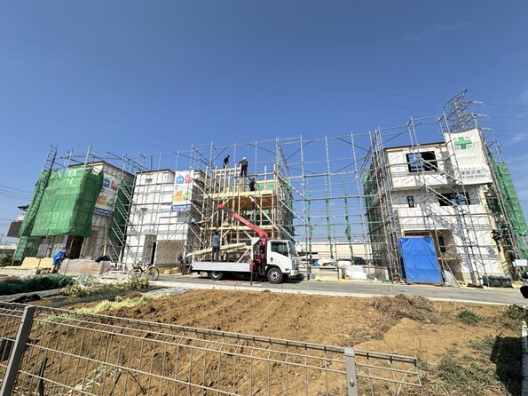 【外観】家族の温かさと陽光の暖かさ、楽しい毎日と明るい未来を予感させる「空間が織り成すひとつ先の住み心地」を演出します。