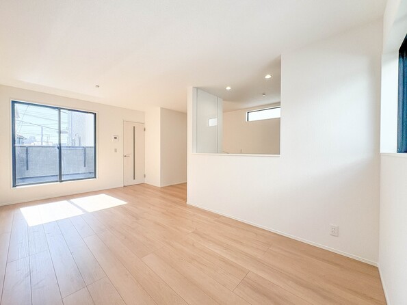 ３号棟【LDK15.84帖＋南バルコニー】忙しい朝でも家族揃って食事をしたいゆとりあるダイニングスペース。