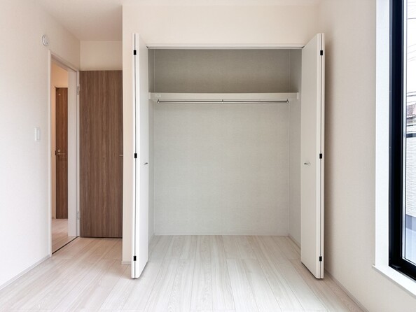 【収納】各部屋を最大限に広く使って頂ける様、全居住スペースに収納付。プライベートルームはゆったりと快適に。