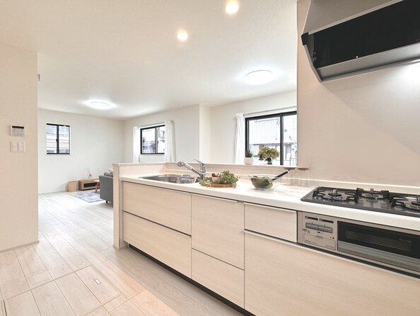 機能美を追求したキッチン。毎日の料理が楽しくなる洗練された空間です。