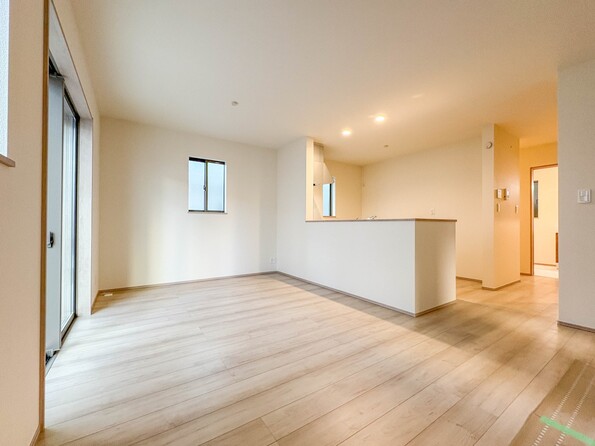 【LDK18.93帖】忙しい朝でも家族揃って食事をしたいゆとりあるダイニングスペース。