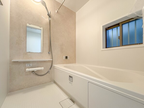 【浴室】一日の疲れを癒してくれるお風呂空間。使いやすさと上質な質感を両立して、単なる習慣から特別な時間に変わるはず。