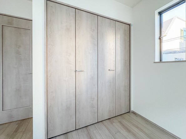 【収納】各部屋を最大限に広く使って頂ける様、全居住スペースに収納付。プライベートルームはゆったりと快適に。