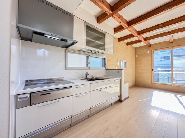 忙しい朝でも家族揃って食事をしたいゆとりあるダイニングスペース。