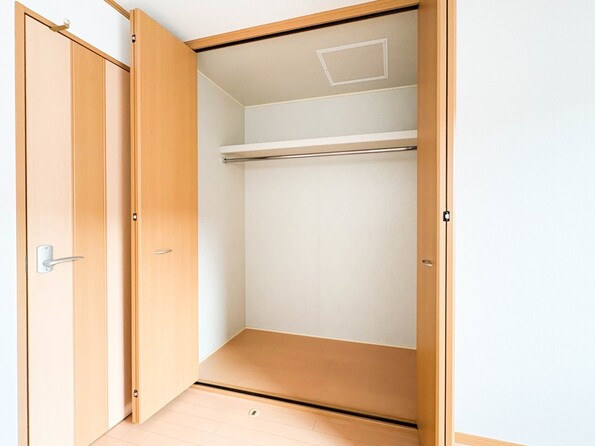 【収納】各部屋を最大限に広く使って頂ける様、全居住スペースに収納付。プライベートルームはゆったりと快適に。