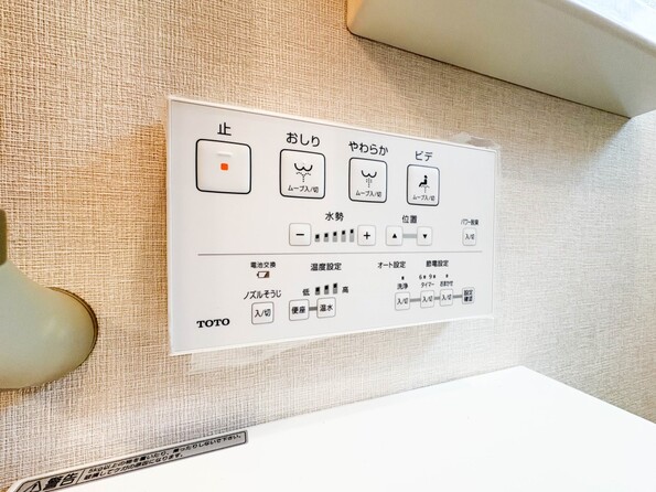 【シャワートイレ】トイレ・ウォシュレット付。快適で衛生的な洗浄機能付温水シャワートイレです。