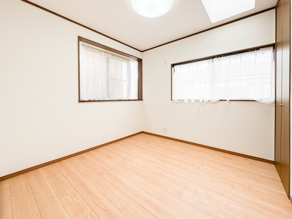 【洋室】充実した生活は伸びやかな居室空間から始まります。快適に・伸びやかに。心の潤いを求める方々へ。