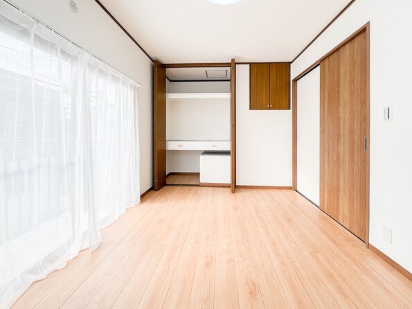 【収納】限られたスペースを有効に活用できる壁面クローゼット。