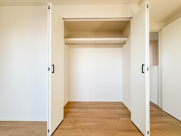 【収納】各部屋を最大限に広く使って頂ける様、全居住スペースに収納付。プライベートルームはゆったりと快適に。