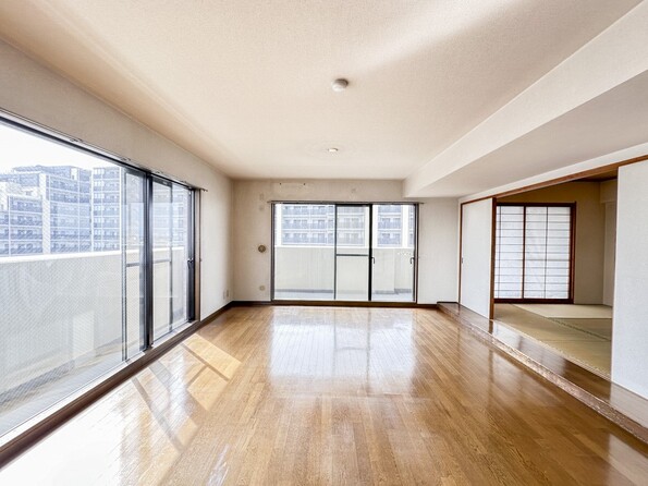 インテリアショップで見掛けた「あの家具」も置ける、ゆったりとした空間。時に広さが上質な寛ぎの時間になる事も。