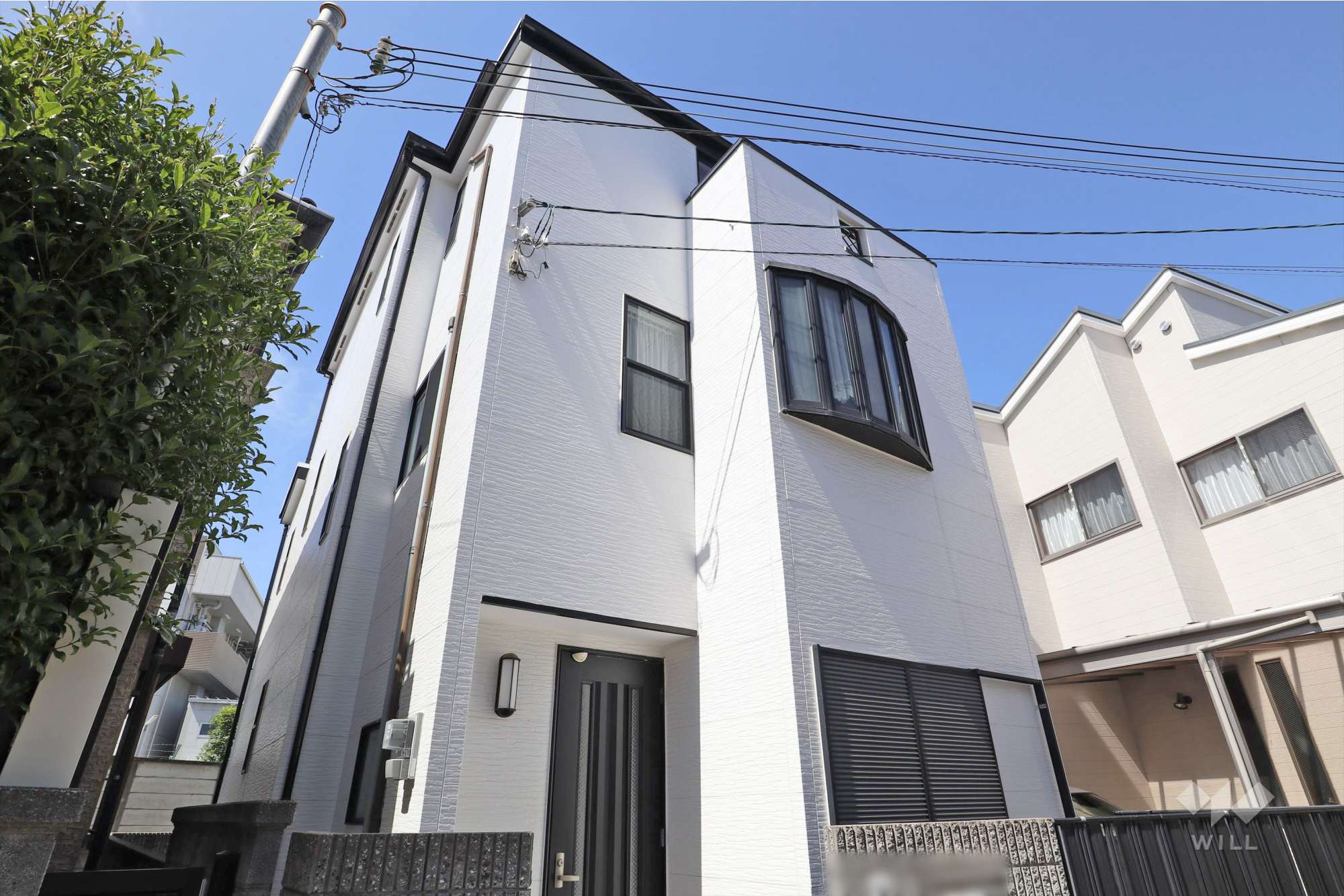 1998年3月築の3階建。現在空き家につき、即日内覧可能です!まずはお気軽にお問合せ下さいませ。