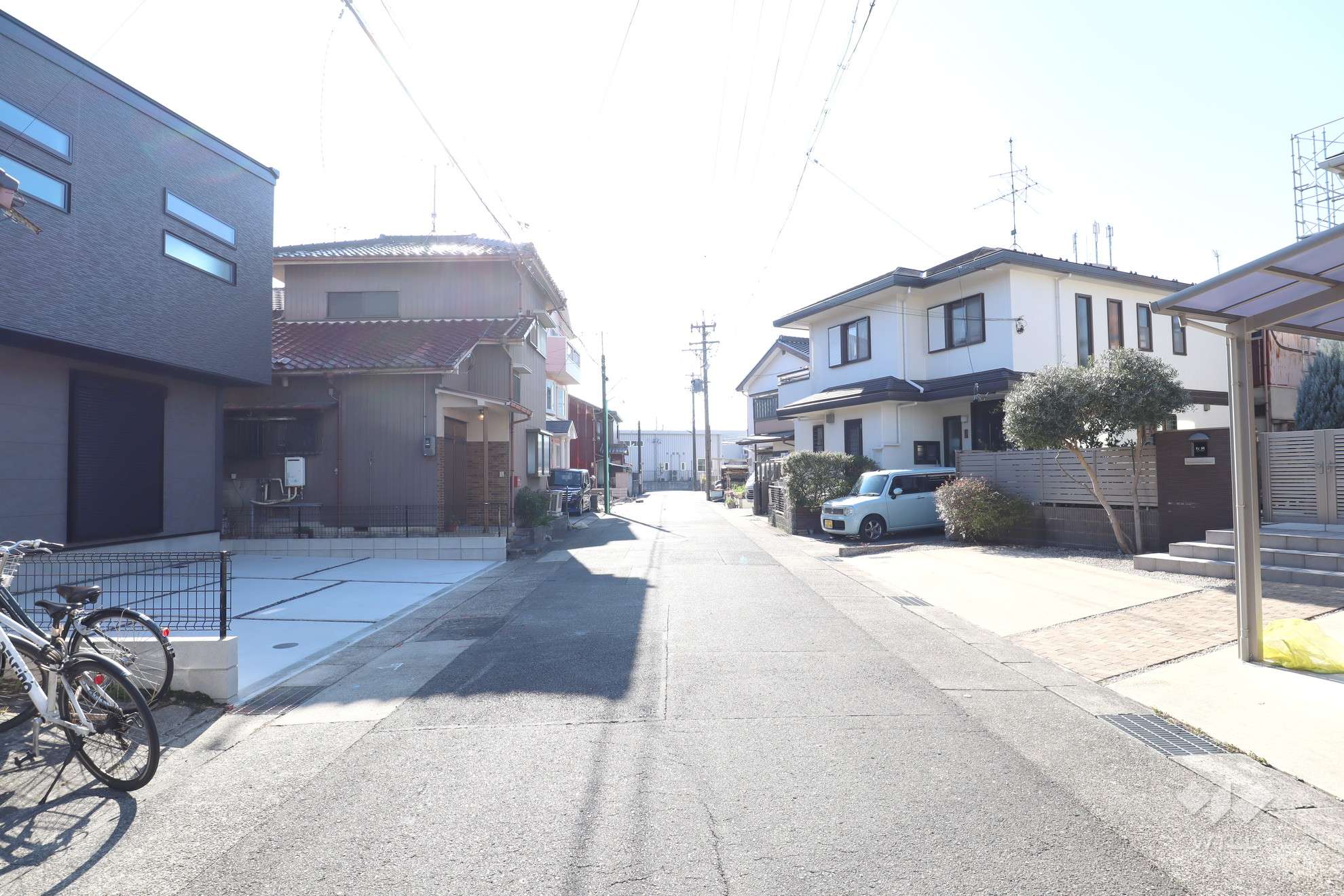 物件の西側前面道路（北側から）［2026年1月10日撮影］