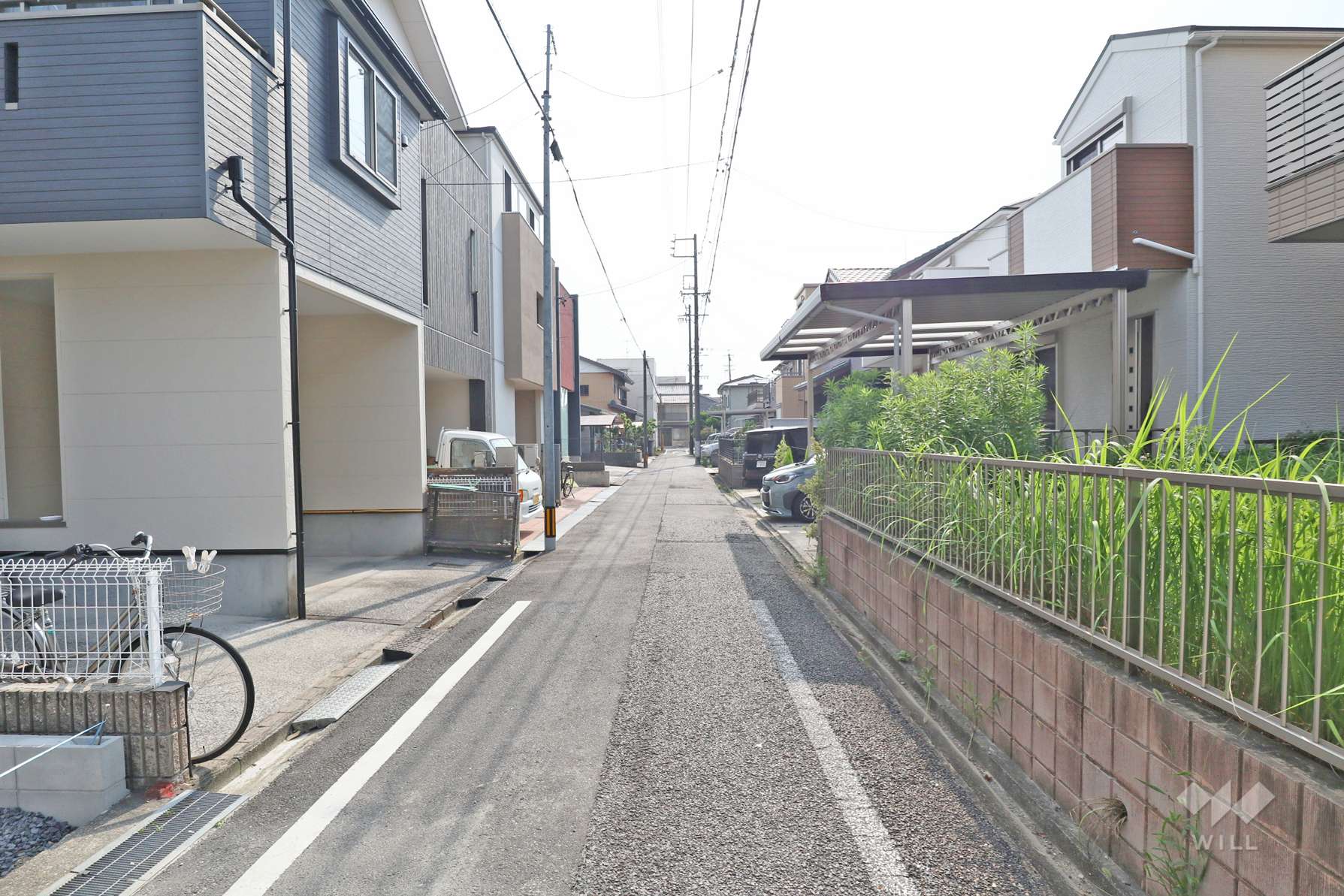 物件の北側前面道路（東側から）［2026年7月1日撮影］