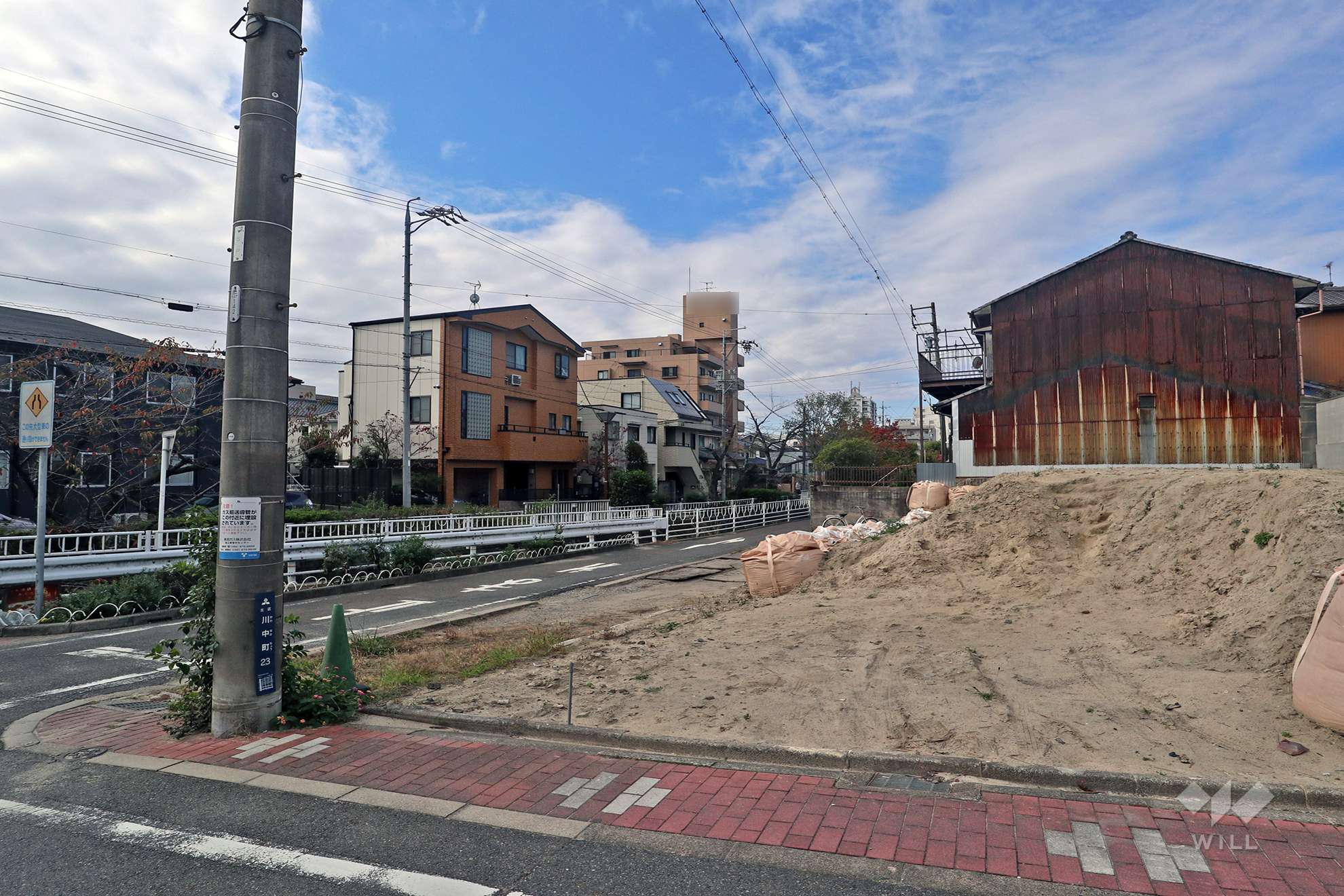 愛知県名古屋市北区川中町23