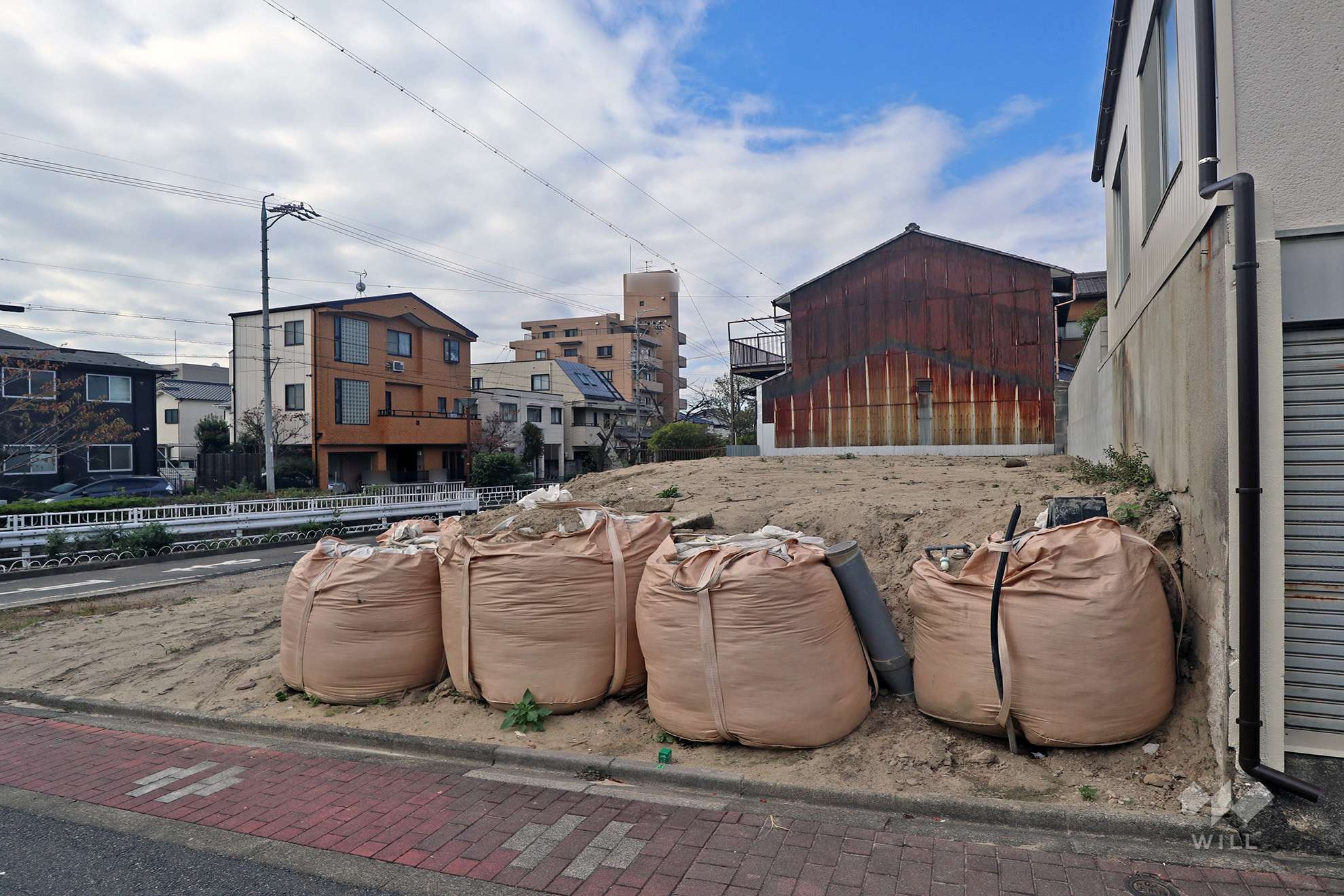 愛知県名古屋市北区川中町23