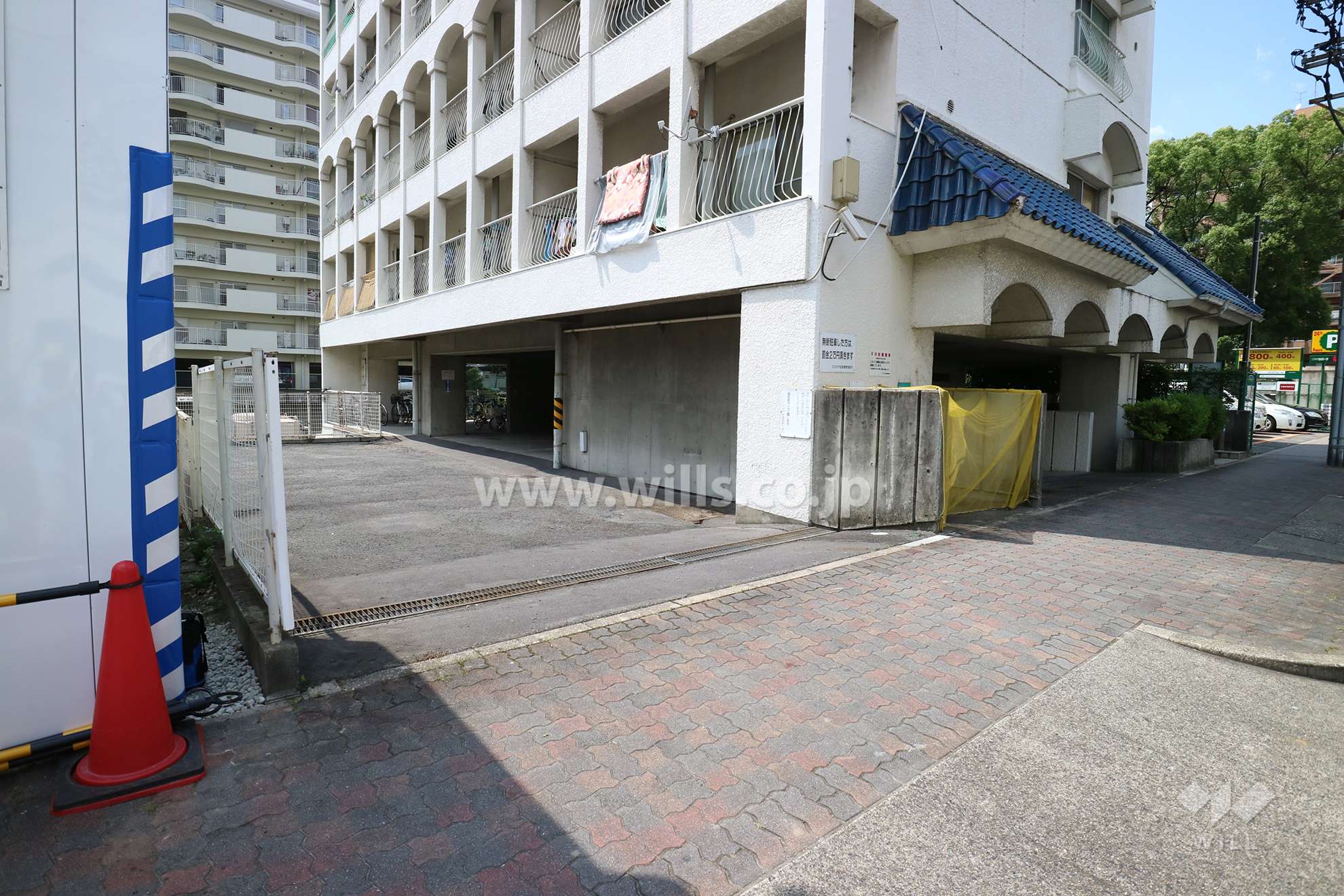 駐車場出入り口