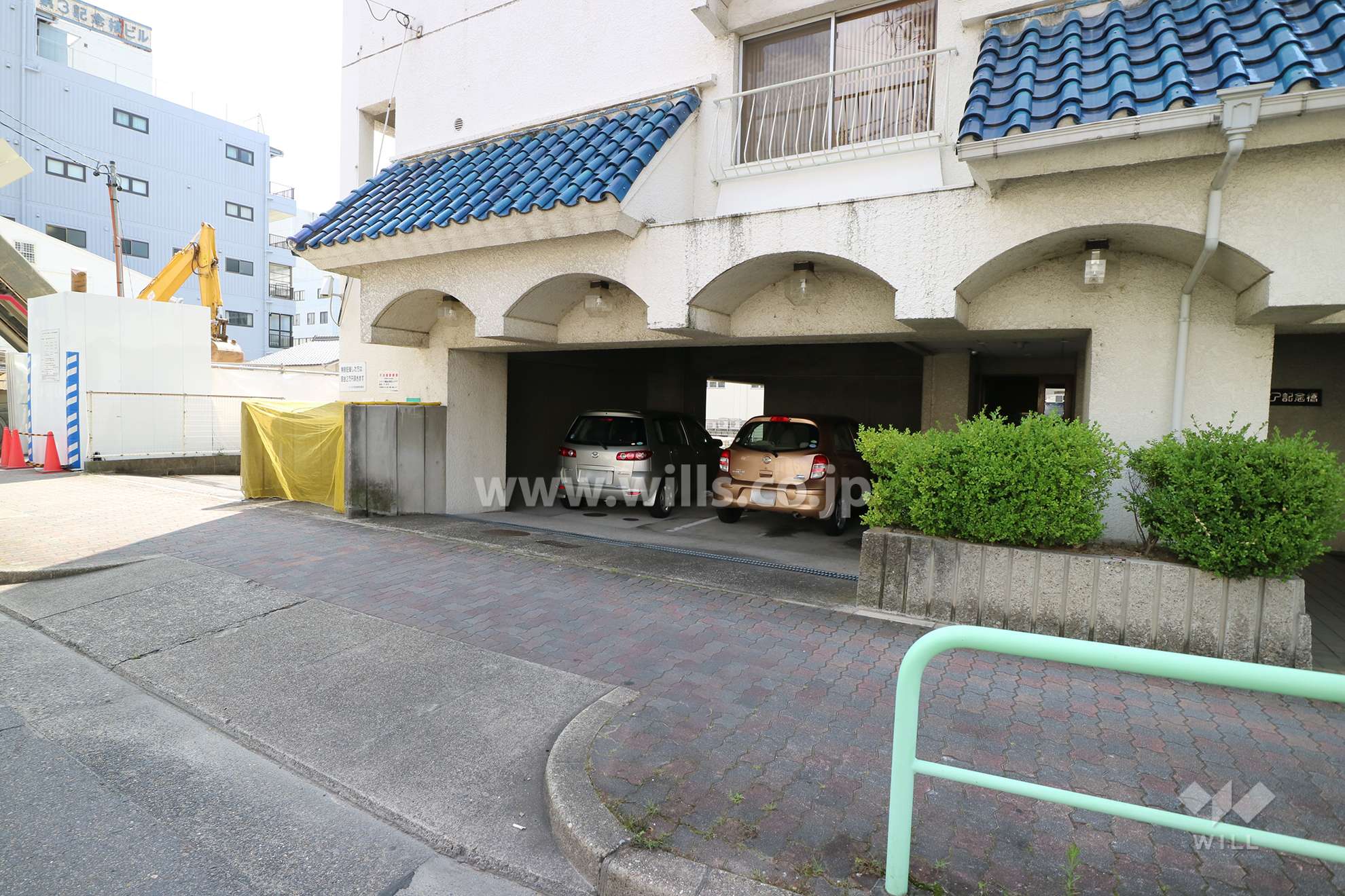 屋内駐車場出入り口