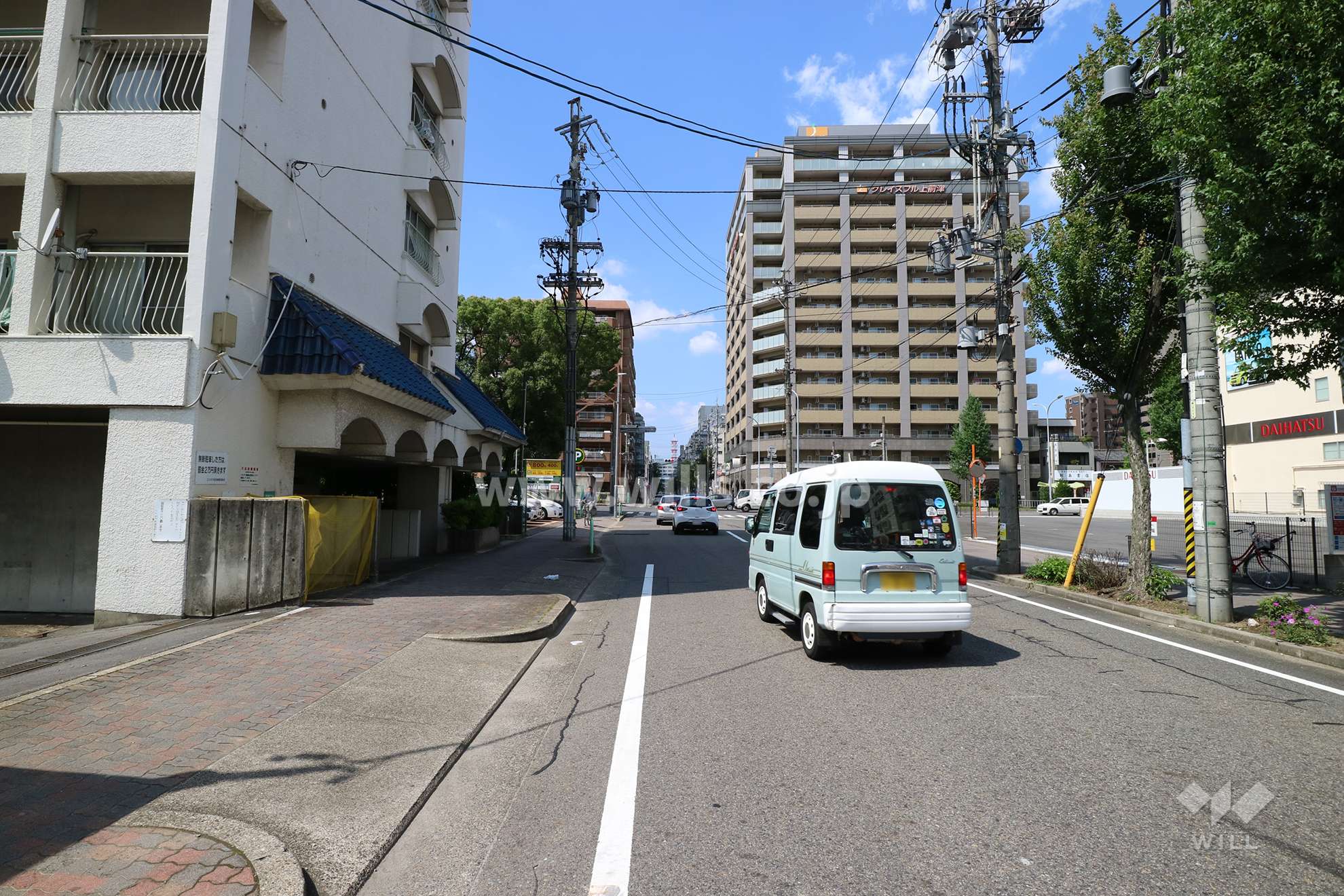 敷地の東側前面道路(南側から)