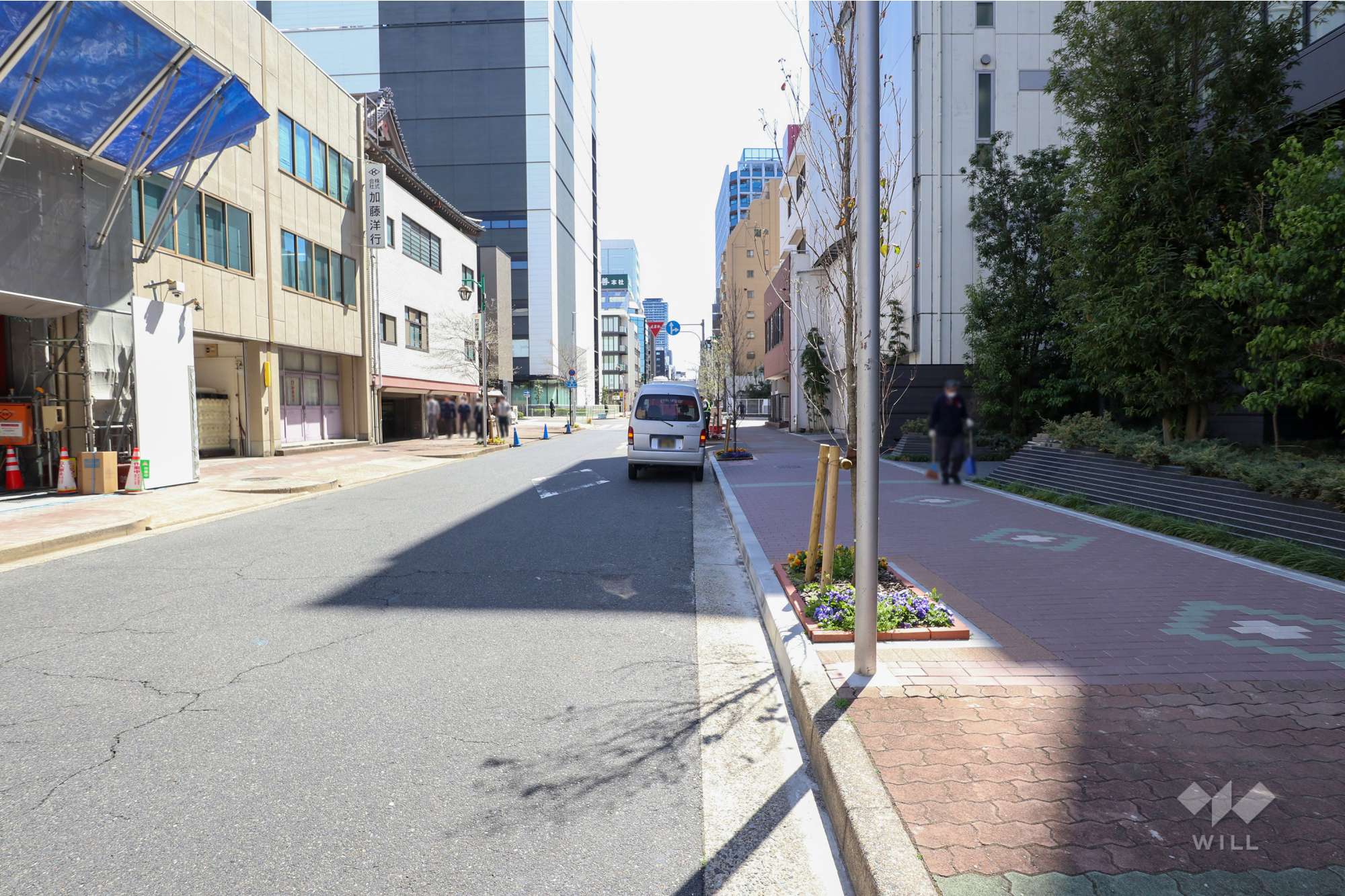 敷地東側の前面道路(北側から)