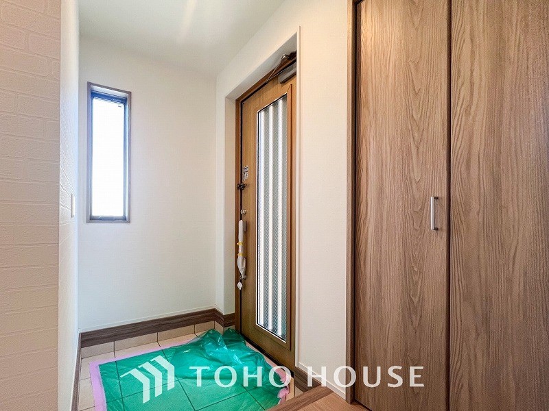 帰り着くたびに洗練されたテイストの空間に迎えられ誇りと喜びを感じる玄関まわりです。