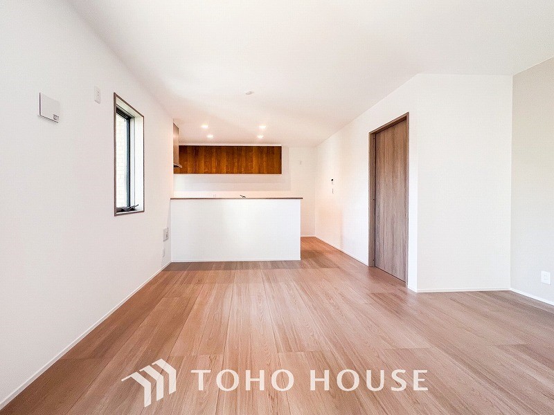 あたたかい日差しがたっぷり降り注ぐLDKは自然と家族の顔があかるい笑顔に。