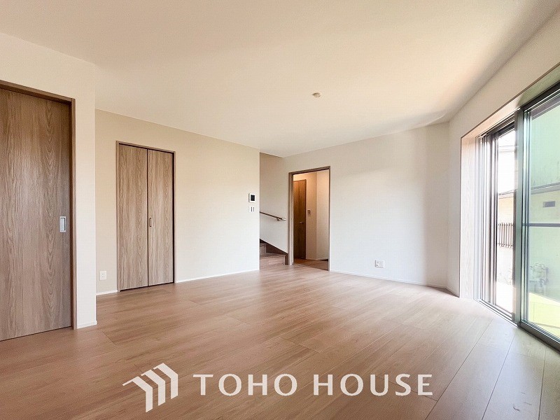 太陽の恵みを一気に受けた明るくあたたかいお住まい。吹きぬける風を感じながら爽やかで風通しの良い暮らし。