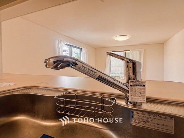 シャワーヘッド内に内蔵されたカートリッジがカルキ・溶解性鉛・農薬・カビ臭などの不純物を低減します。