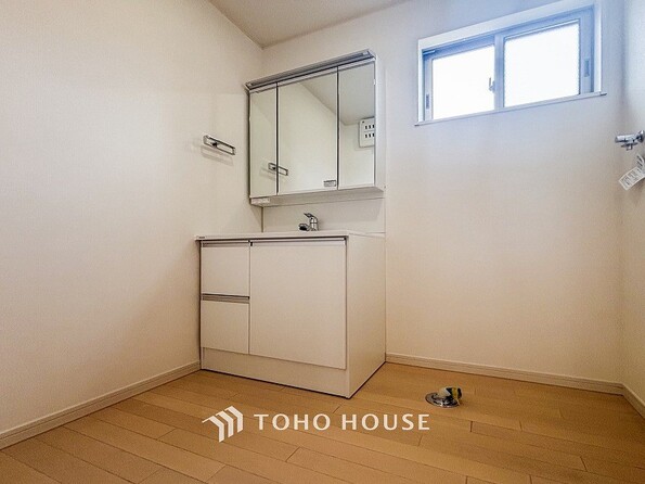 落ち着いた空間を演出するカラーと、ゆったりお使い頂ける広さが魅力のパウダールーム。