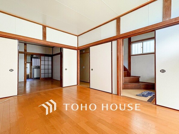 家族と過ごすひと時を溢れる光が優しく包み込むリビングダイニング。