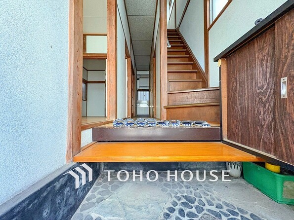 居住者の帰り、訪れる方を優しく迎えてくれる玄関です。