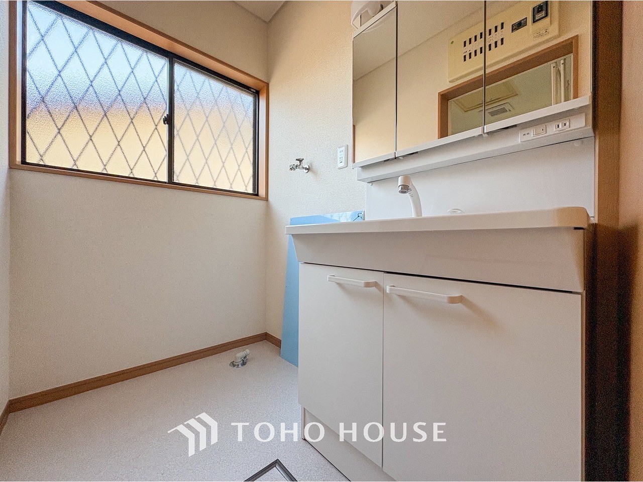 清潔感のあるプライベート空間は、身だしなみチェックや肌のお手入れに最適です。