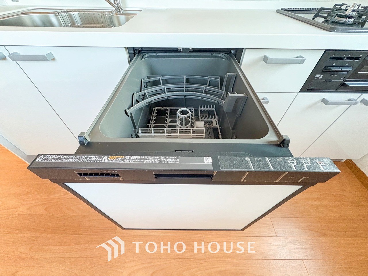 手洗いに比べ節水効果が高く、食器の洗浄から乾燥まで、食後の水仕事を軽減します。