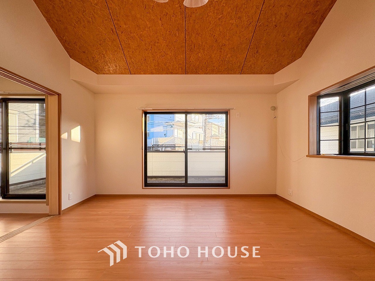 太陽の恵みを一気に受けた明るくあたたかいお住まい。吹きぬける風を感じながら爽やかで風通しの良い暮らし。