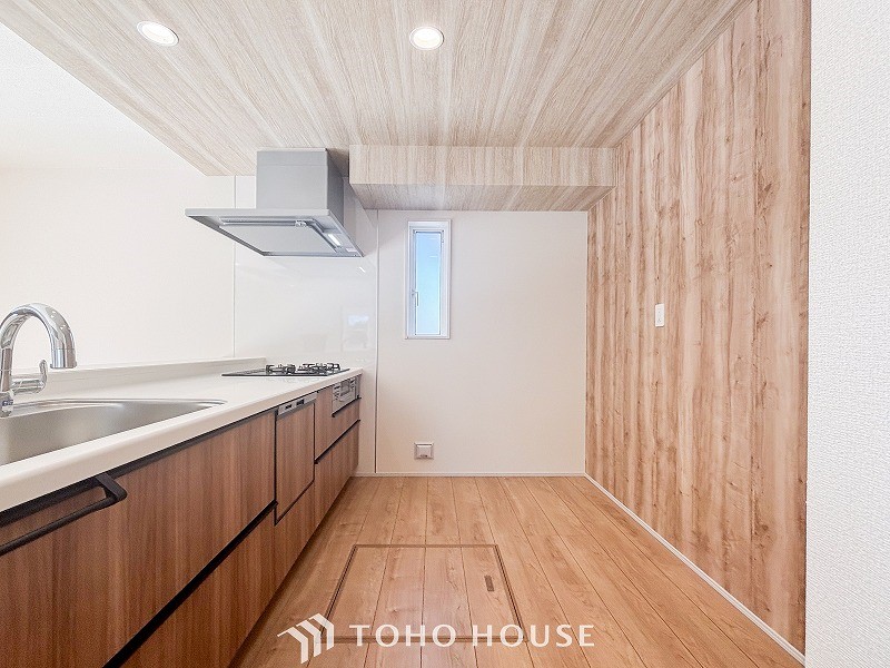 住む人や訪れる人やさしくエスコートする玄関アプローチ。