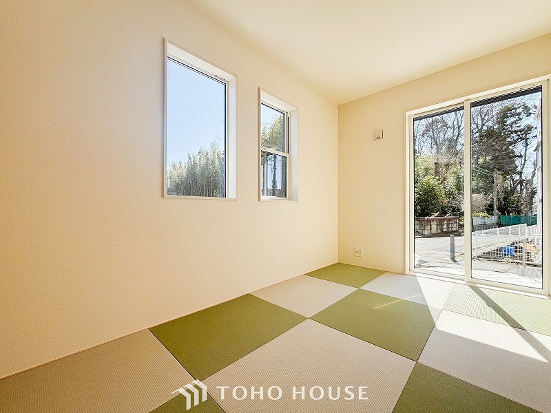 落ち着きのある閑静な住宅街に佇む邸宅。きっとここからご家族のかけがえのない想い出が作られることでしょう。